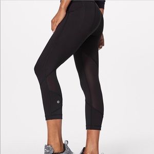 Lululemon pace rival crop black